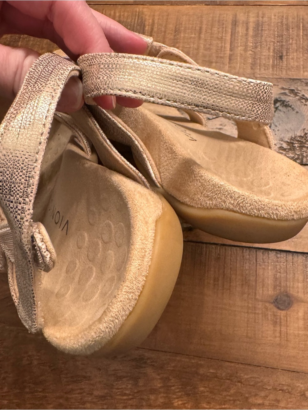 VIONIC Amber Adjustable Sandal Gold Cork - Picture 4 of 8